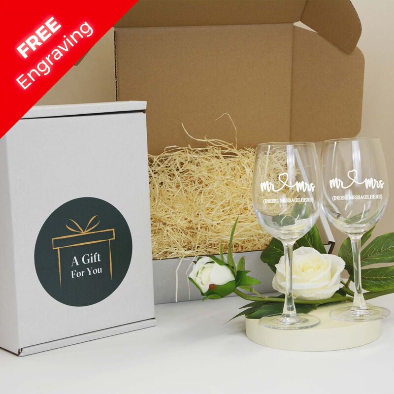 Set of 2 Personalised Wine Glasses With Engraving and Gift Box